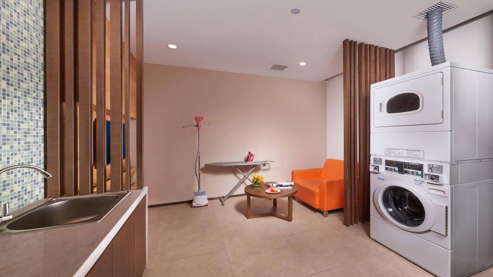 Holiday Inn Express Hangzhou Huanglong Exterior foto